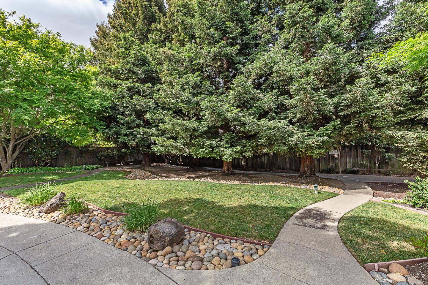 Detail Gallery Image 21 of 22 For 700 Chiquita Ave #1,  Mountain View,  CA 94041 - 2 Beds | 2/1 Baths