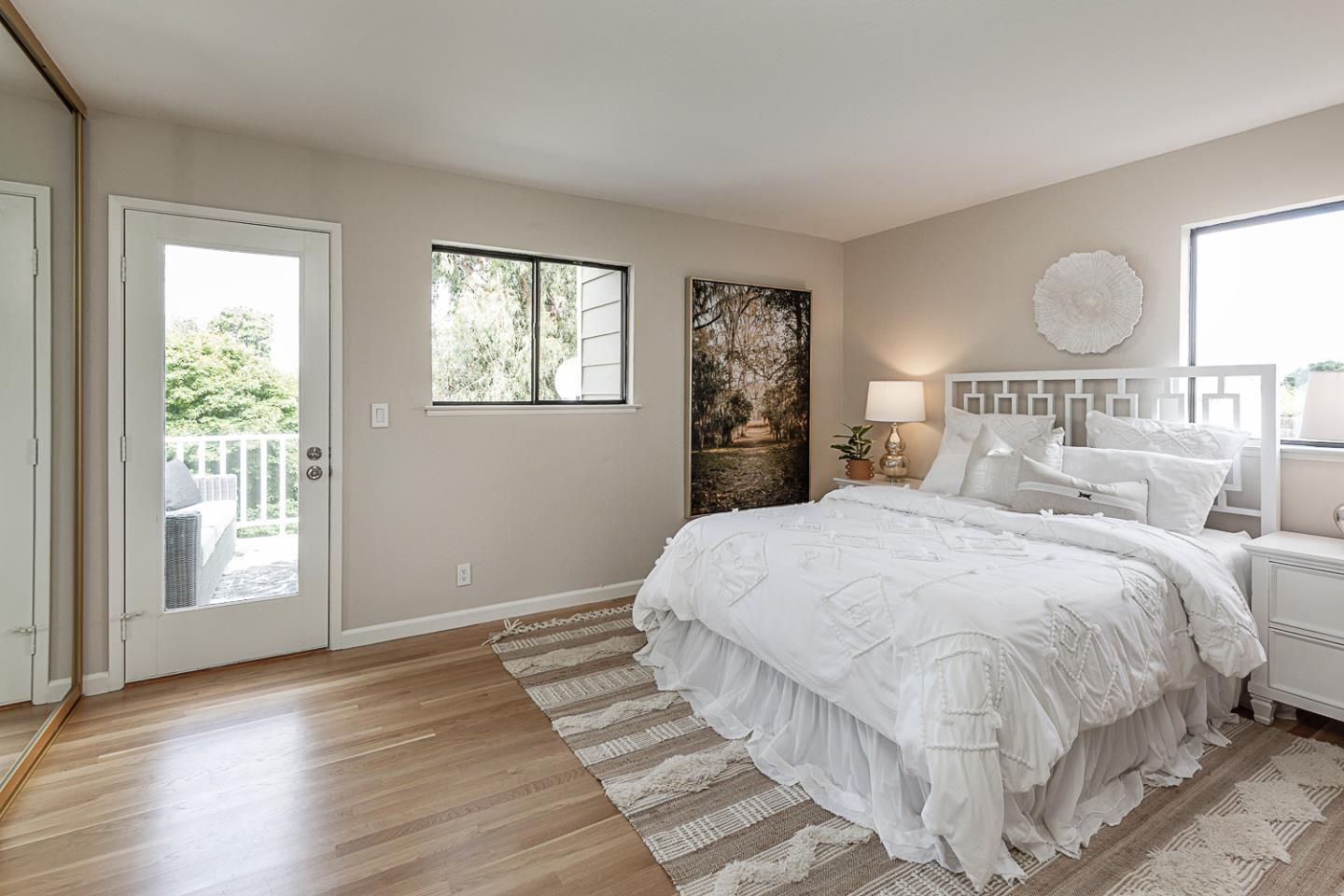 Detail Gallery Image 7 of 22 For 700 Chiquita Ave #1,  Mountain View,  CA 94041 - 2 Beds | 2/1 Baths