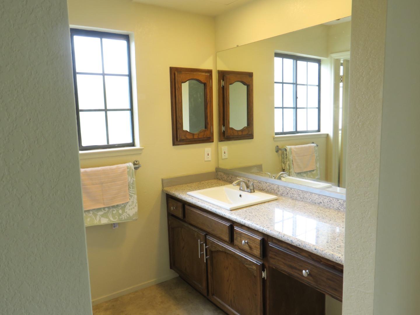 Detail Gallery Image 14 of 20 For 291 Klamath Rd, Milpitas,  CA 95035 - 2 Beds | 2/1 Baths
