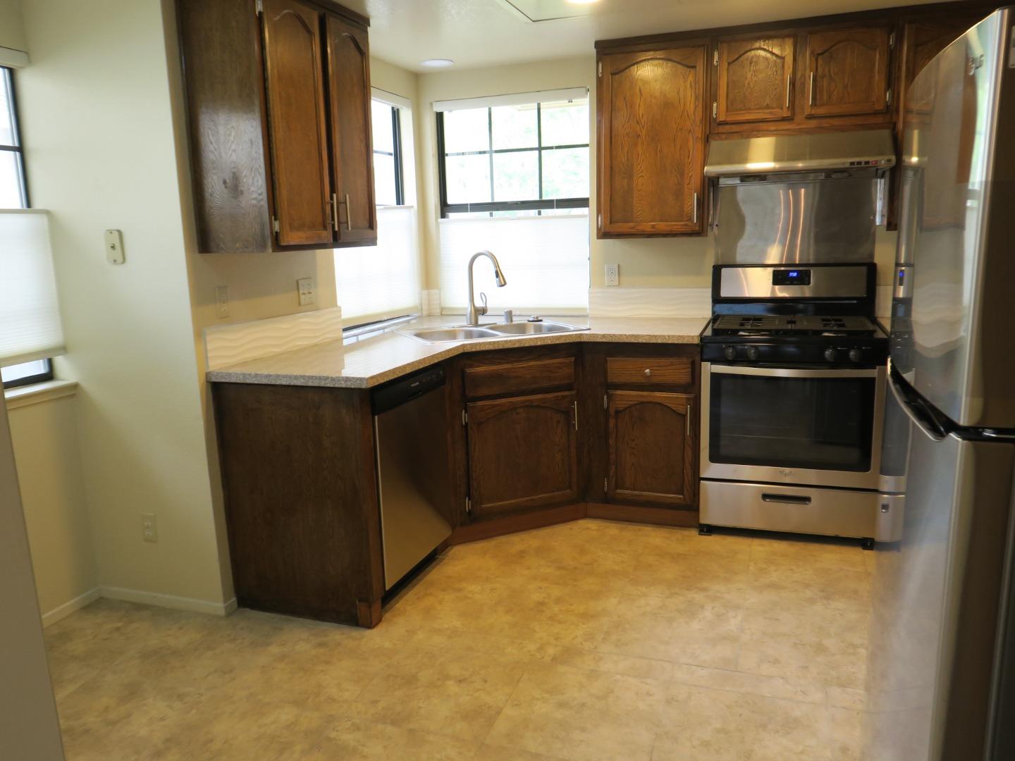 Detail Gallery Image 5 of 20 For 291 Klamath Rd, Milpitas,  CA 95035 - 2 Beds | 2/1 Baths