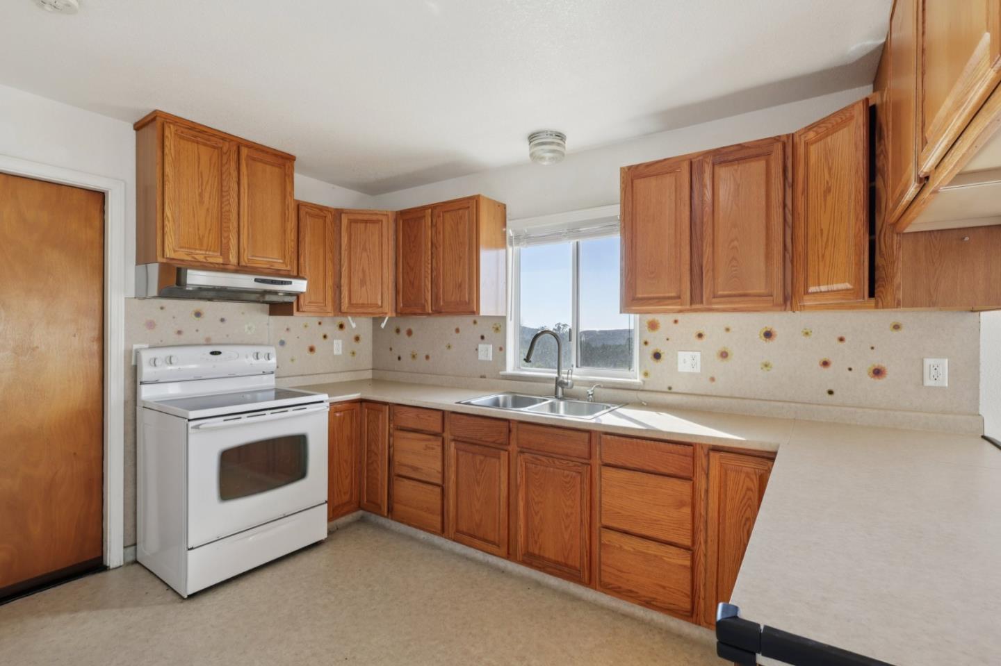 Detail Gallery Image 16 of 46 For 2545 School Rd, San Juan Bautista,  CA 95045 - 2 Beds | 1 Baths