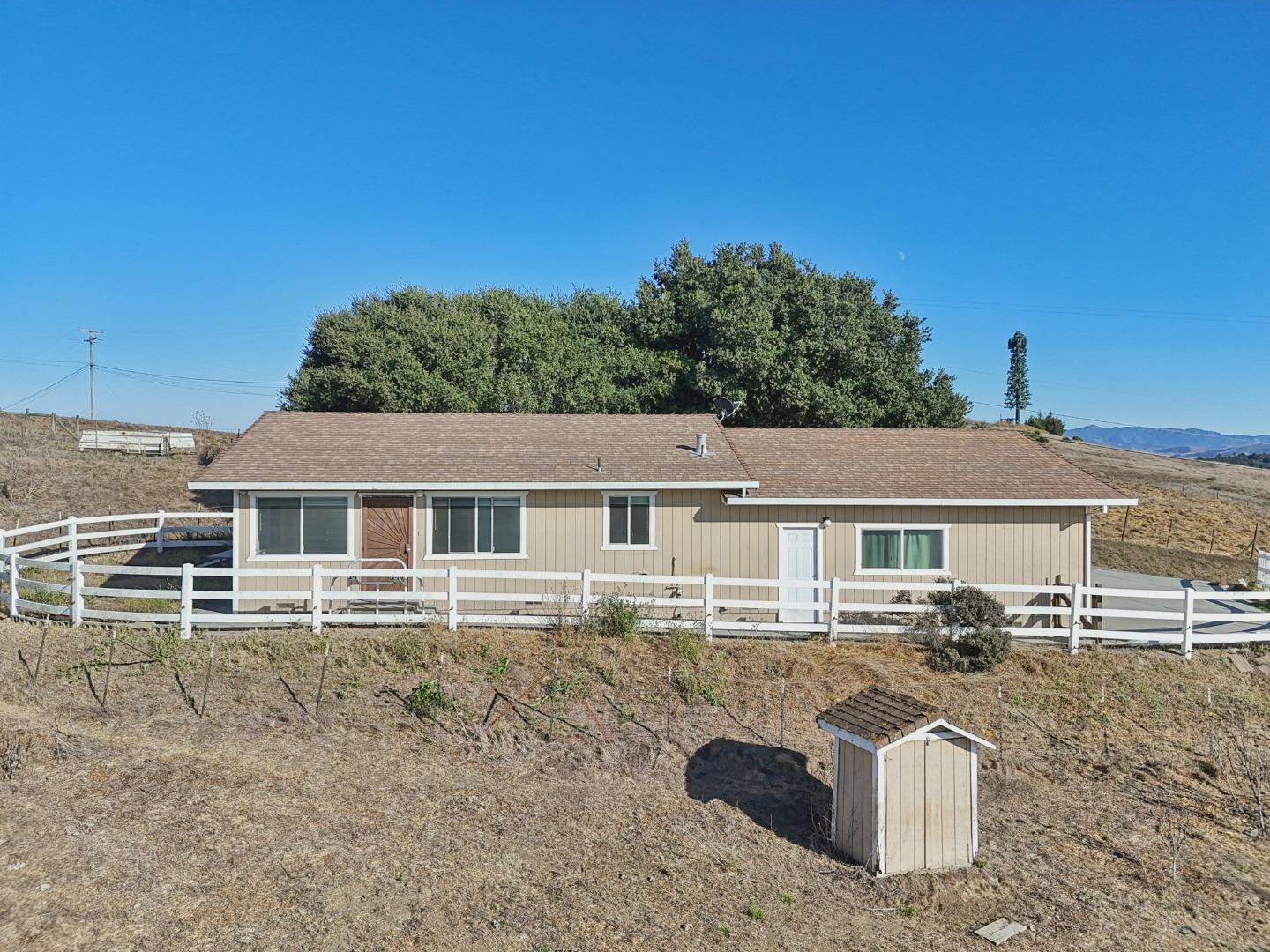 Detail Gallery Image 4 of 46 For 2545 School Rd, San Juan Bautista,  CA 95045 - 2 Beds | 1 Baths