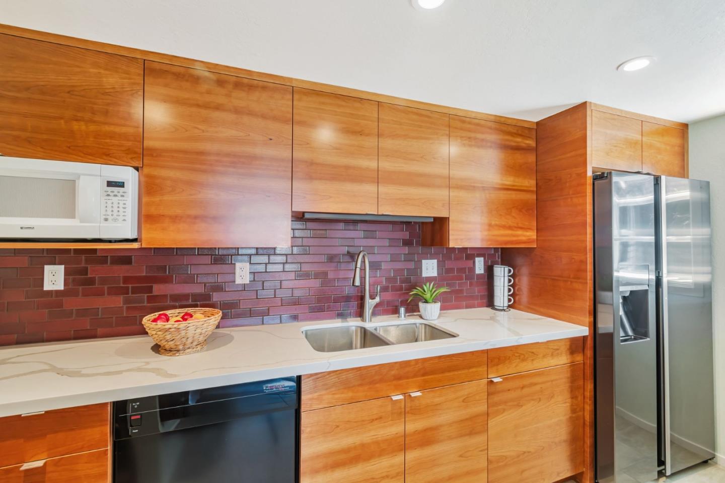 Detail Gallery Image 10 of 32 For 365 Kings Rd, Brisbane,  CA 94005 - 3 Beds | 2 Baths