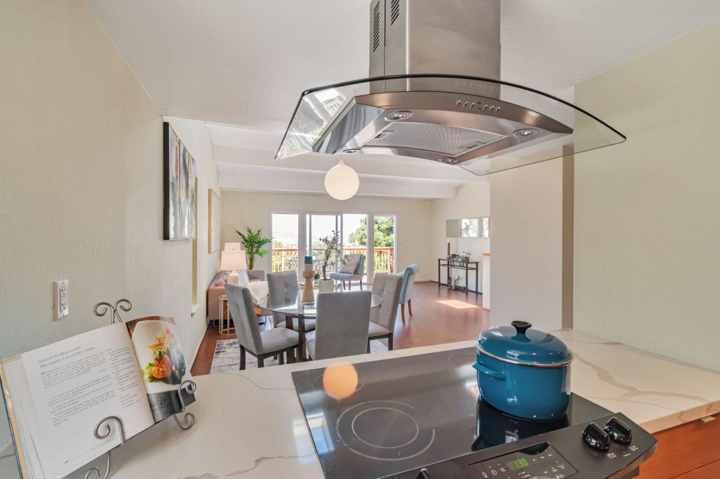 Detail Gallery Image 13 of 32 For 365 Kings Rd, Brisbane,  CA 94005 - 3 Beds | 2 Baths