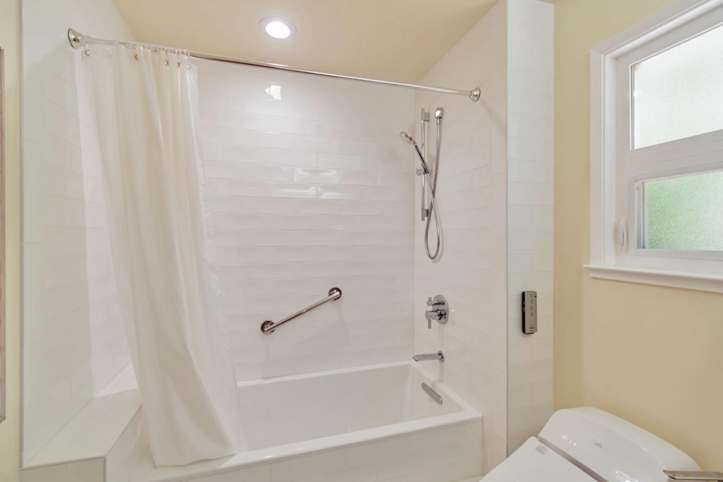 Detail Gallery Image 27 of 32 For 365 Kings Rd, Brisbane,  CA 94005 - 3 Beds | 2 Baths