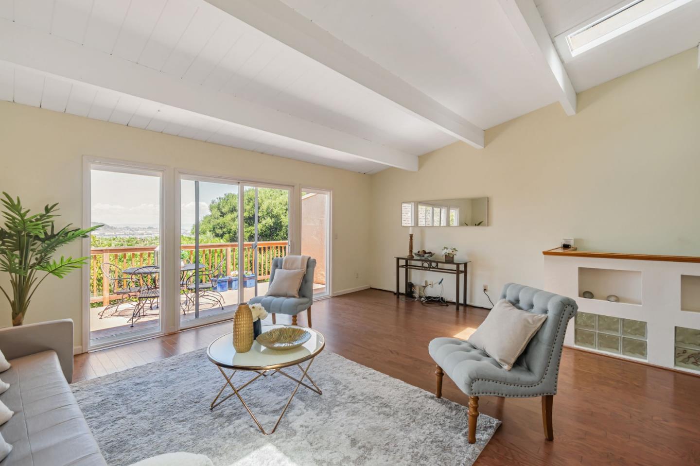 Detail Gallery Image 6 of 32 For 365 Kings Rd, Brisbane,  CA 94005 - 3 Beds | 2 Baths