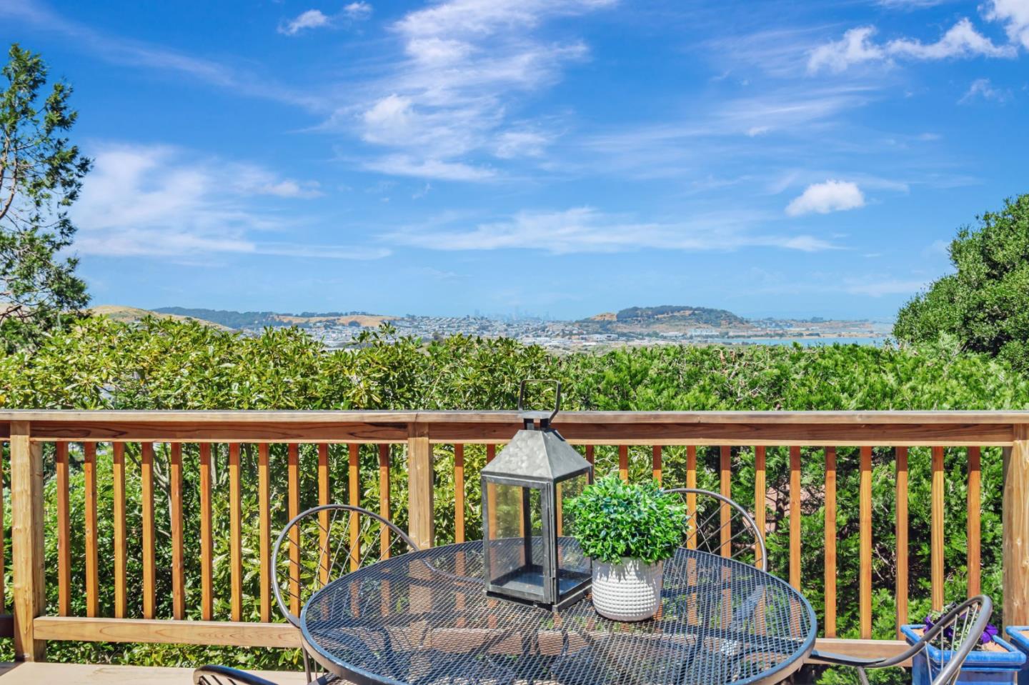 Detail Gallery Image 7 of 32 For 365 Kings Rd, Brisbane,  CA 94005 - 3 Beds | 2 Baths