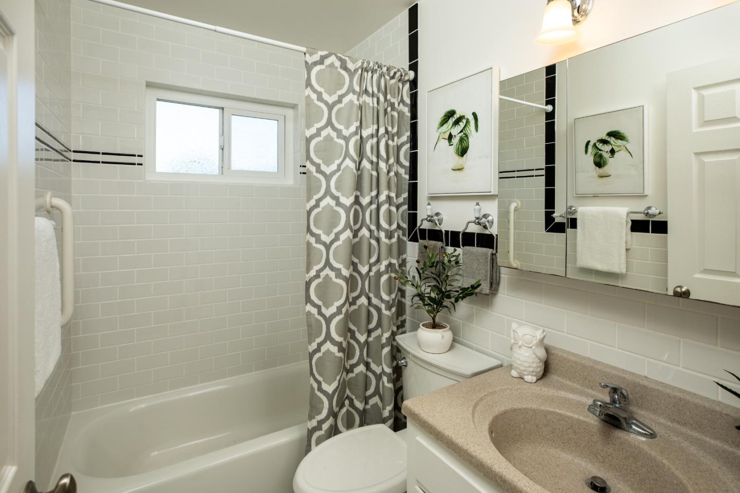 Detail Gallery Image 14 of 25 For 676 Bolivar Dr, San Jose,  CA 95123 - 4 Beds | 2/1 Baths