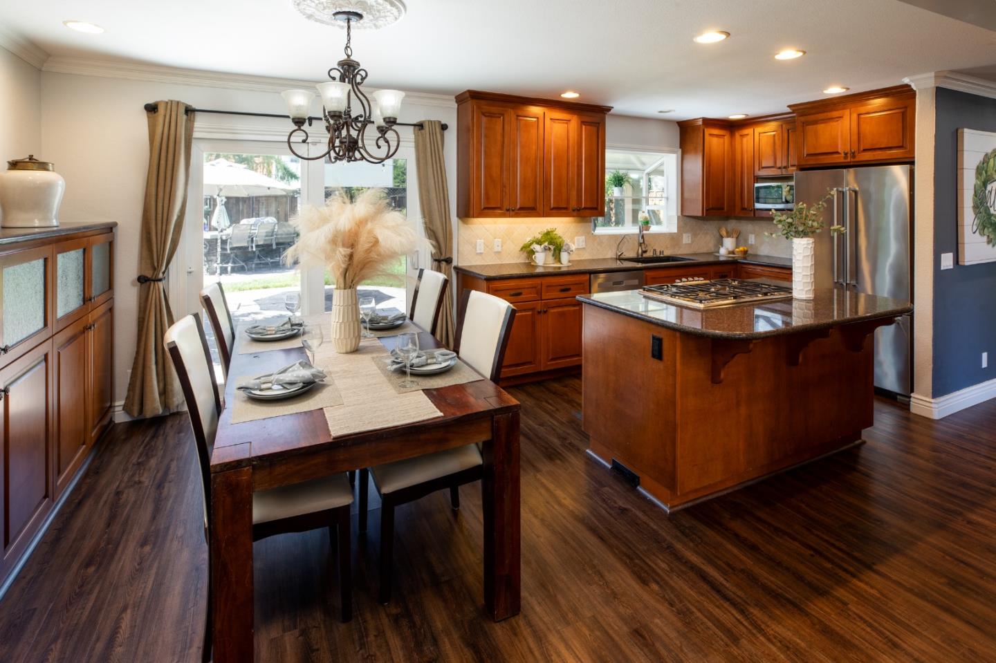 Detail Gallery Image 7 of 25 For 676 Bolivar Dr, San Jose,  CA 95123 - 4 Beds | 2/1 Baths