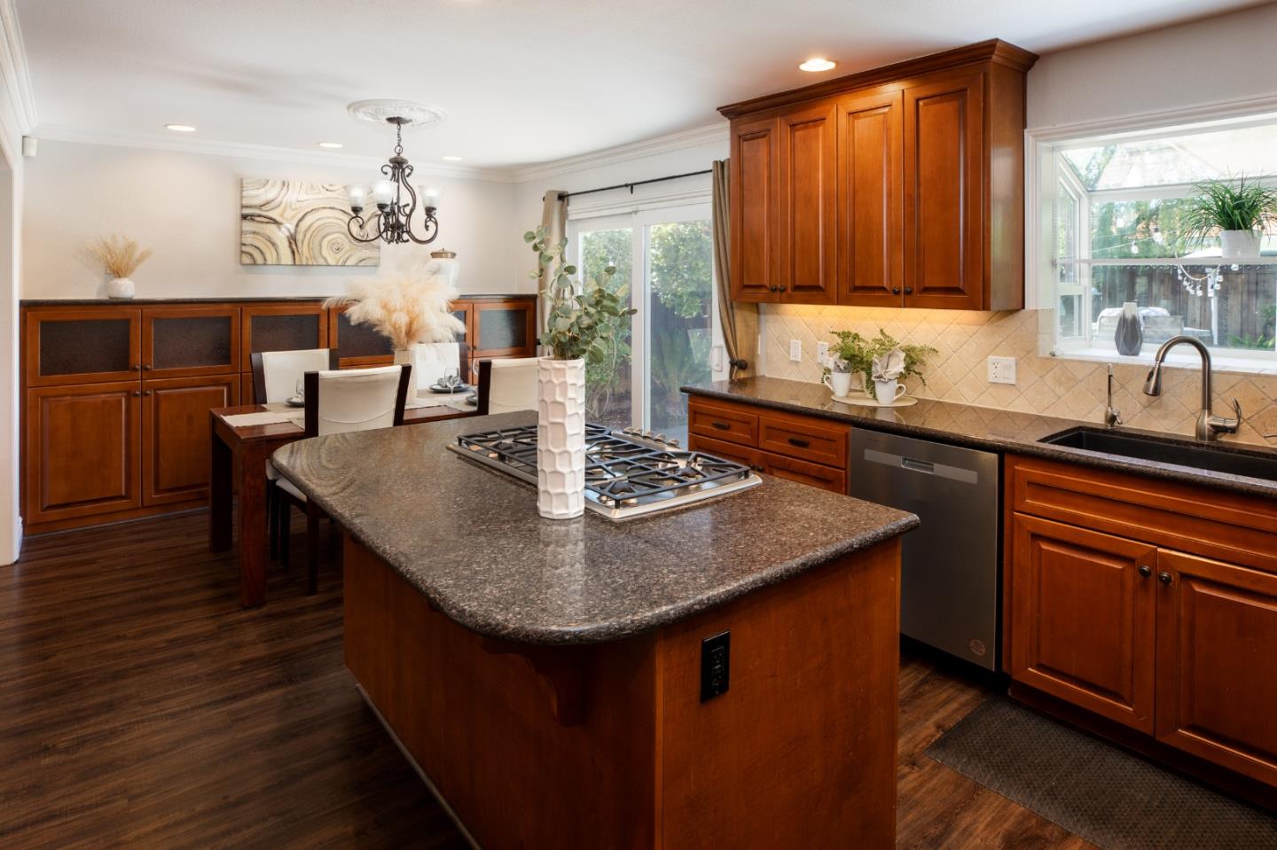 Detail Gallery Image 8 of 25 For 676 Bolivar Dr, San Jose,  CA 95123 - 4 Beds | 2/1 Baths