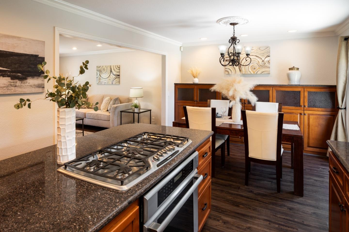 Detail Gallery Image 9 of 25 For 676 Bolivar Dr, San Jose,  CA 95123 - 4 Beds | 2/1 Baths