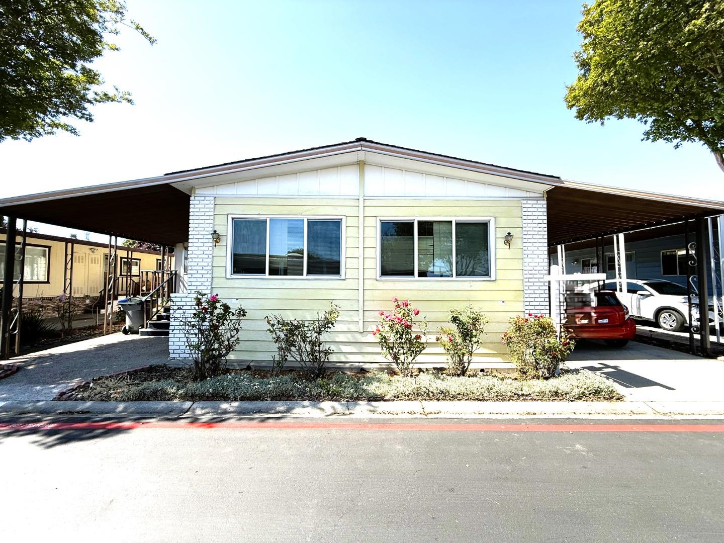 Detail Gallery Image 1 of 38 For 690 Persian Dr #95,  Sunnyvale,  CA 94089 - 4 Beds | 2 Baths