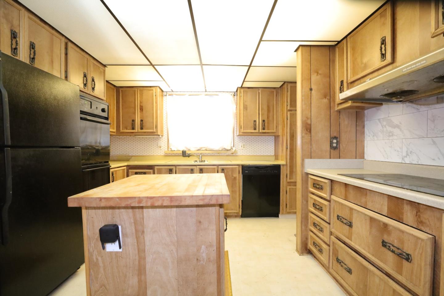 Detail Gallery Image 11 of 38 For 690 Persian Dr #95,  Sunnyvale,  CA 94089 - 4 Beds | 2 Baths