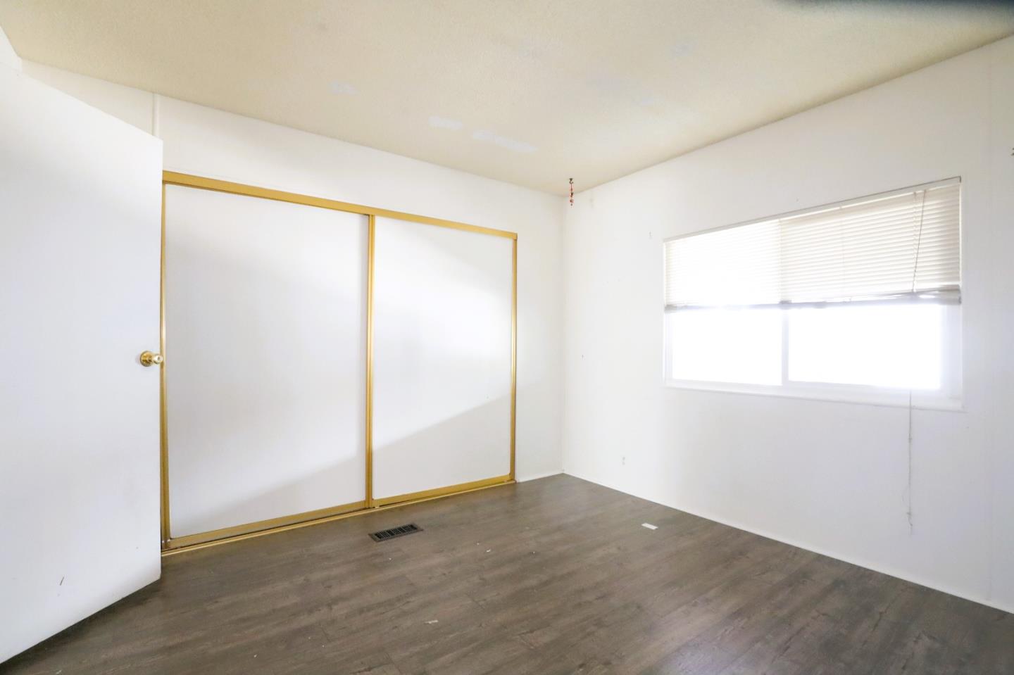 Detail Gallery Image 27 of 38 For 690 Persian Dr #95,  Sunnyvale,  CA 94089 - 4 Beds | 2 Baths