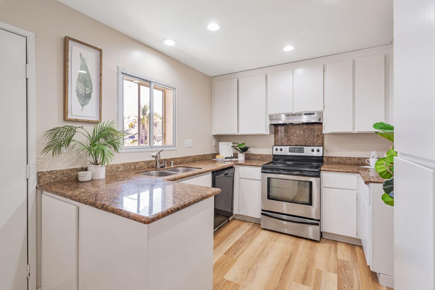 Detail Gallery Image 11 of 44 For 1031 Clyde Ave #401,  Santa Clara,  CA 95054 - 2 Beds | 2/1 Baths