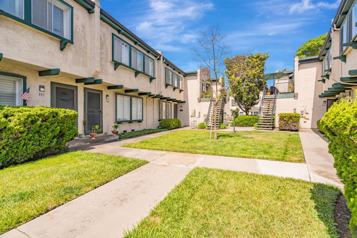 Detail Gallery Image 3 of 44 For 1031 Clyde Ave #401,  Santa Clara,  CA 95054 - 2 Beds | 2/1 Baths
