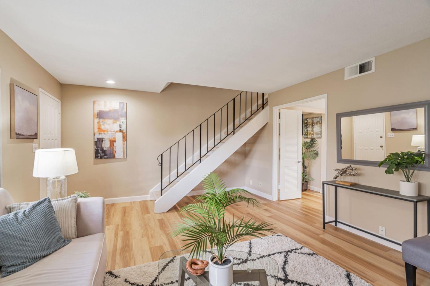 Detail Gallery Image 9 of 44 For 1031 Clyde Ave #401,  Santa Clara,  CA 95054 - 2 Beds | 2/1 Baths