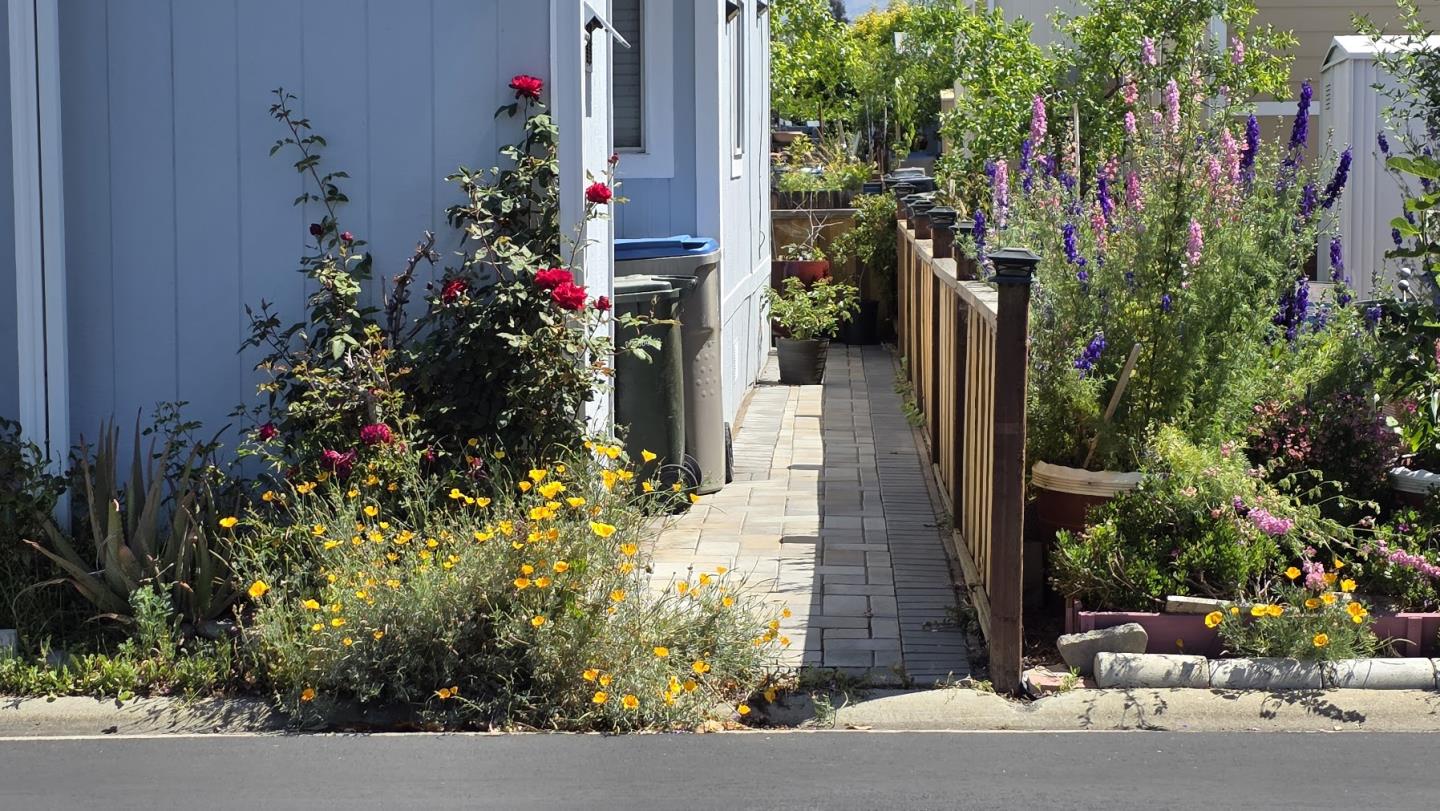 Detail Gallery Image 6 of 27 For 2600 Senter Rd #126,  San Jose,  CA 95111 - 3 Beds | 2 Baths
