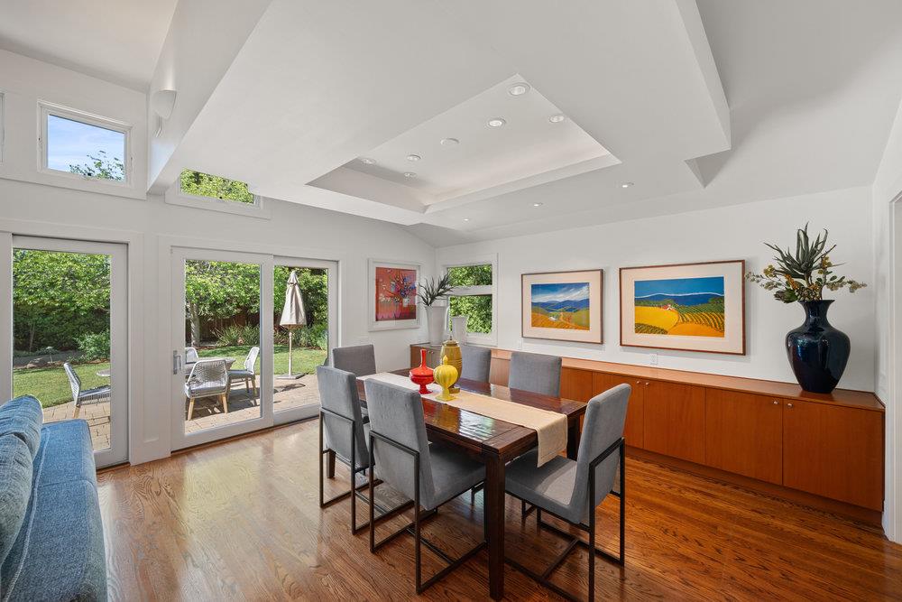 Detail Gallery Image 10 of 36 For 1634 Hollingsworth Dr, Mountain View,  CA 94040 - 4 Beds | 2/1 Baths
