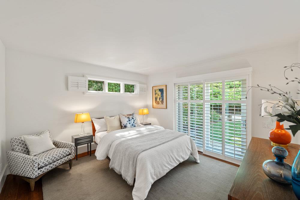Detail Gallery Image 18 of 36 For 1634 Hollingsworth Dr, Mountain View,  CA 94040 - 4 Beds | 2/1 Baths