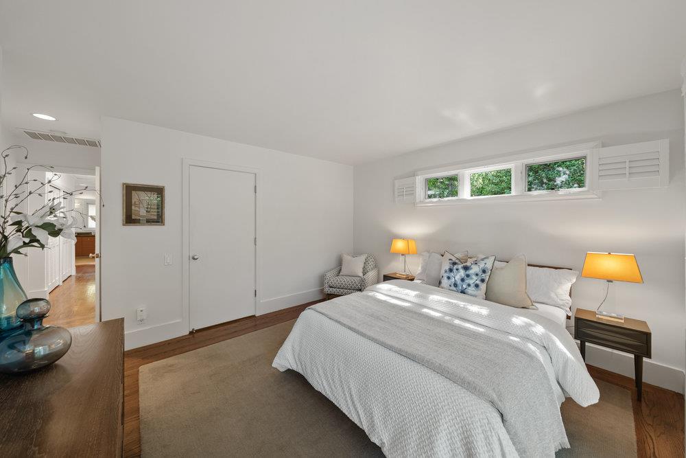 Detail Gallery Image 19 of 36 For 1634 Hollingsworth Dr, Mountain View,  CA 94040 - 4 Beds | 2/1 Baths