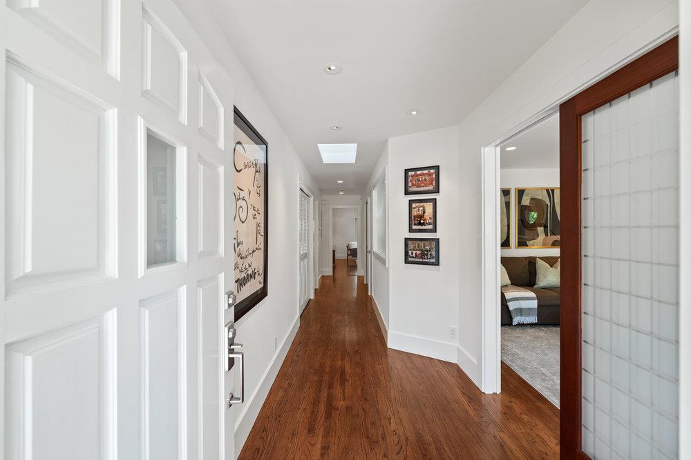 Detail Gallery Image 2 of 36 For 1634 Hollingsworth Dr, Mountain View,  CA 94040 - 4 Beds | 2/1 Baths