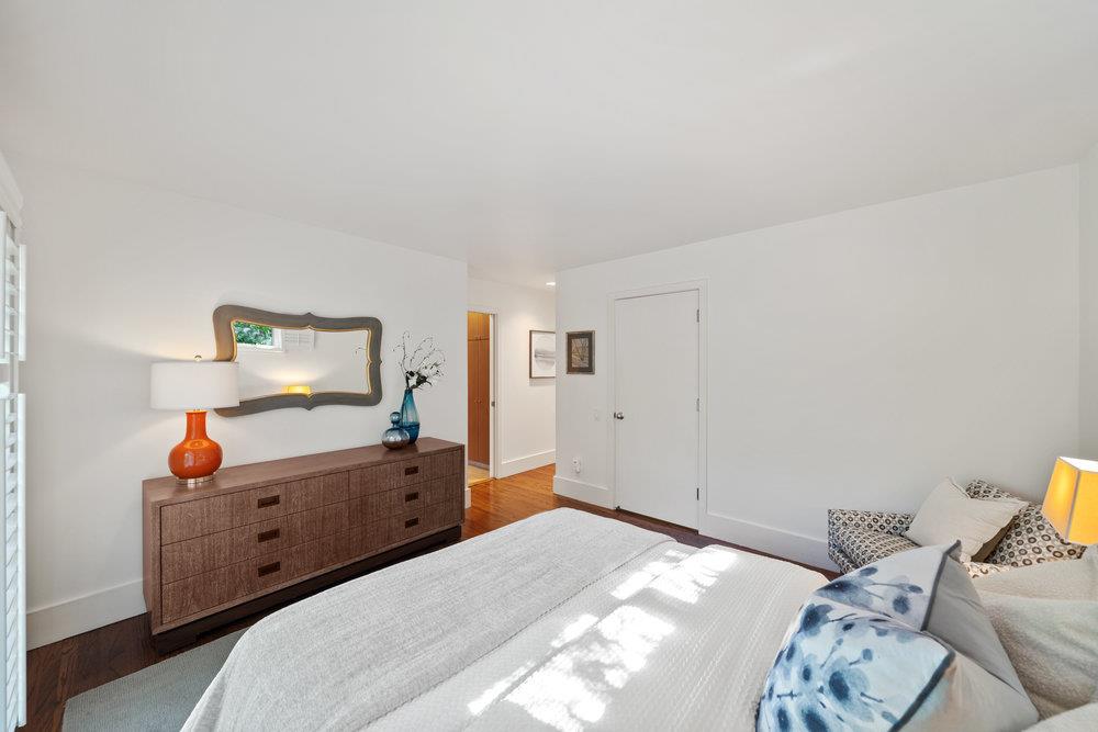 Detail Gallery Image 20 of 36 For 1634 Hollingsworth Dr, Mountain View,  CA 94040 - 4 Beds | 2/1 Baths