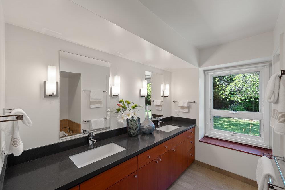 Detail Gallery Image 21 of 36 For 1634 Hollingsworth Dr, Mountain View,  CA 94040 - 4 Beds | 2/1 Baths
