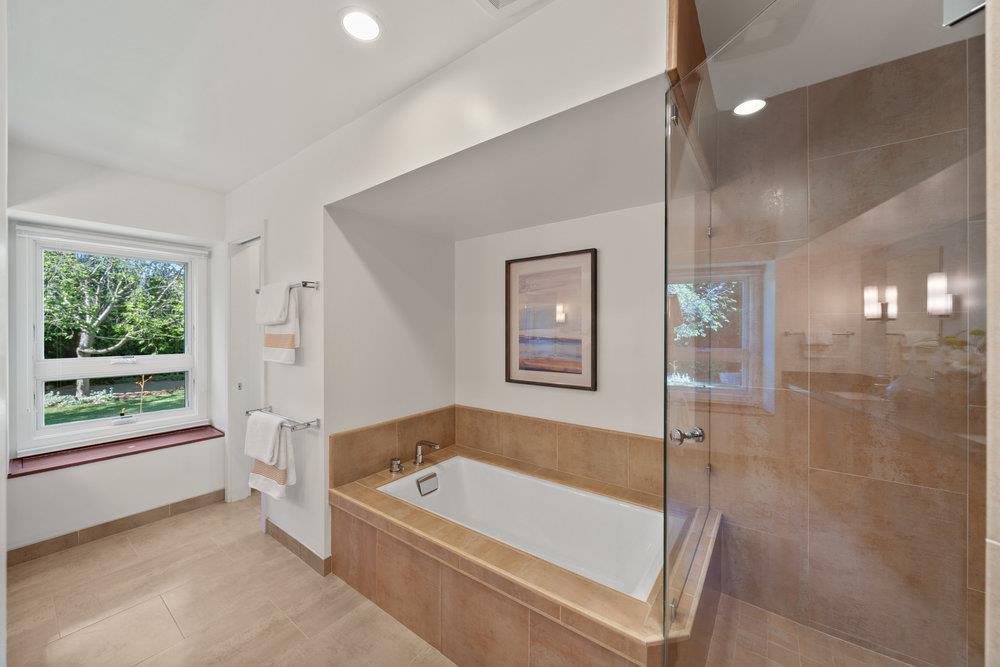 Detail Gallery Image 22 of 36 For 1634 Hollingsworth Dr, Mountain View,  CA 94040 - 4 Beds | 2/1 Baths