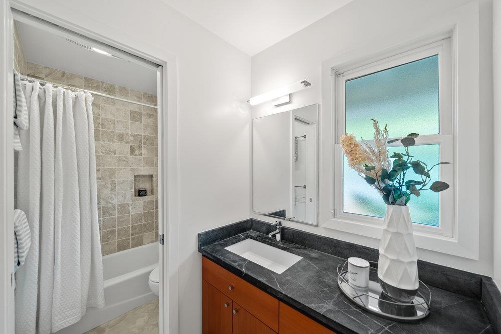 Detail Gallery Image 25 of 36 For 1634 Hollingsworth Dr, Mountain View,  CA 94040 - 4 Beds | 2/1 Baths