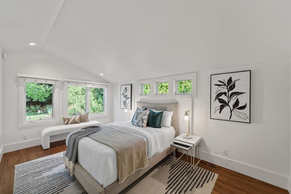 Detail Gallery Image 26 of 36 For 1634 Hollingsworth Dr, Mountain View,  CA 94040 - 4 Beds | 2/1 Baths