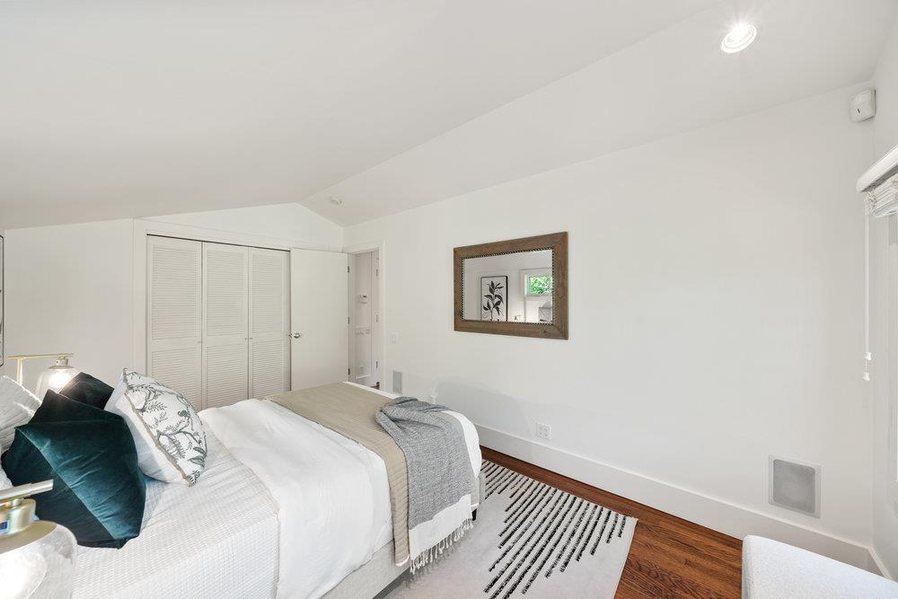 Detail Gallery Image 27 of 36 For 1634 Hollingsworth Dr, Mountain View,  CA 94040 - 4 Beds | 2/1 Baths