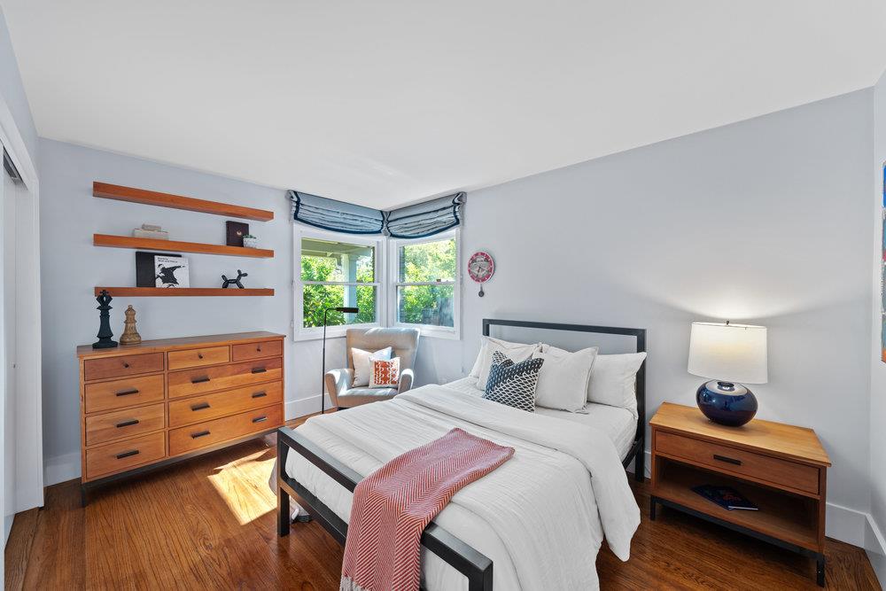 Detail Gallery Image 28 of 36 For 1634 Hollingsworth Dr, Mountain View,  CA 94040 - 4 Beds | 2/1 Baths