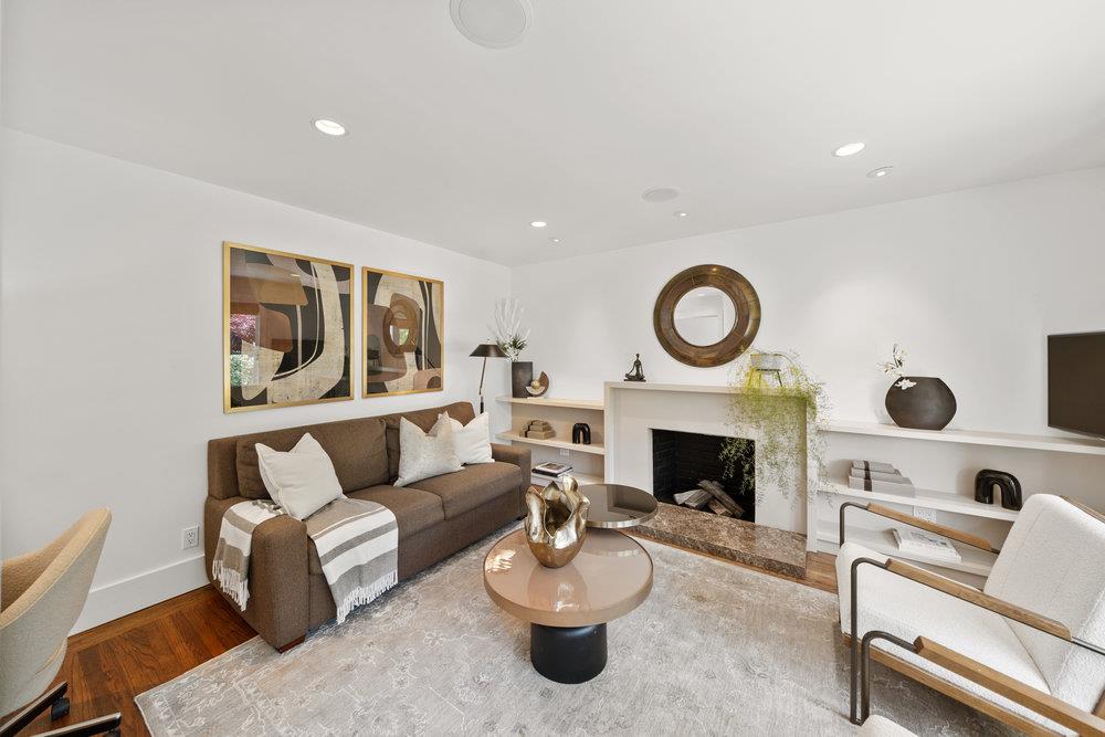 Detail Gallery Image 3 of 36 For 1634 Hollingsworth Dr, Mountain View,  CA 94040 - 4 Beds | 2/1 Baths