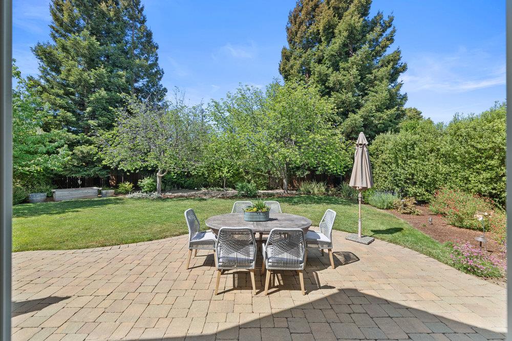 Detail Gallery Image 31 of 36 For 1634 Hollingsworth Dr, Mountain View,  CA 94040 - 4 Beds | 2/1 Baths