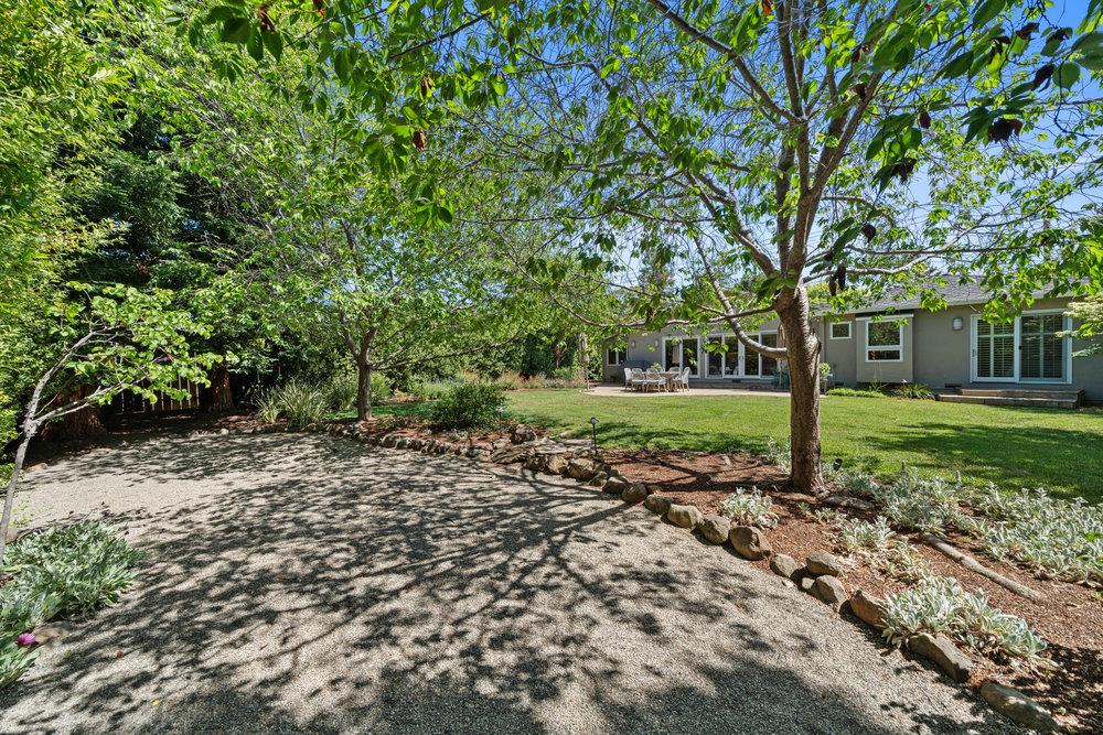 Detail Gallery Image 34 of 36 For 1634 Hollingsworth Dr, Mountain View,  CA 94040 - 4 Beds | 2/1 Baths