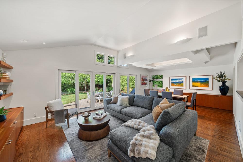 Detail Gallery Image 6 of 36 For 1634 Hollingsworth Dr, Mountain View,  CA 94040 - 4 Beds | 2/1 Baths