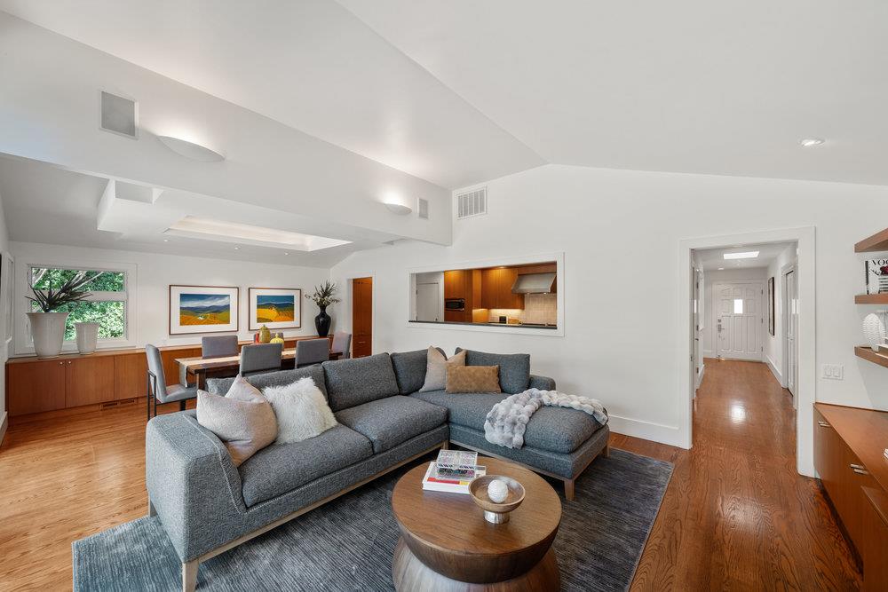 Detail Gallery Image 7 of 36 For 1634 Hollingsworth Dr, Mountain View,  CA 94040 - 4 Beds | 2/1 Baths