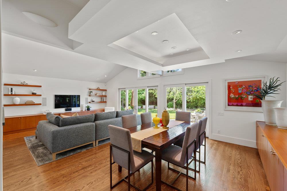 Detail Gallery Image 9 of 36 For 1634 Hollingsworth Dr, Mountain View,  CA 94040 - 4 Beds | 2/1 Baths