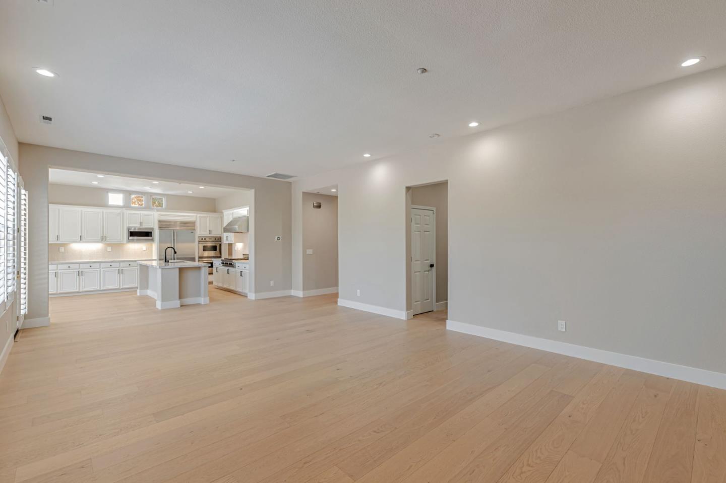 Detail Gallery Image 16 of 93 For 2892 Birkdale Ct, Gilroy,  CA 95020 - 5 Beds | 4/1 Baths