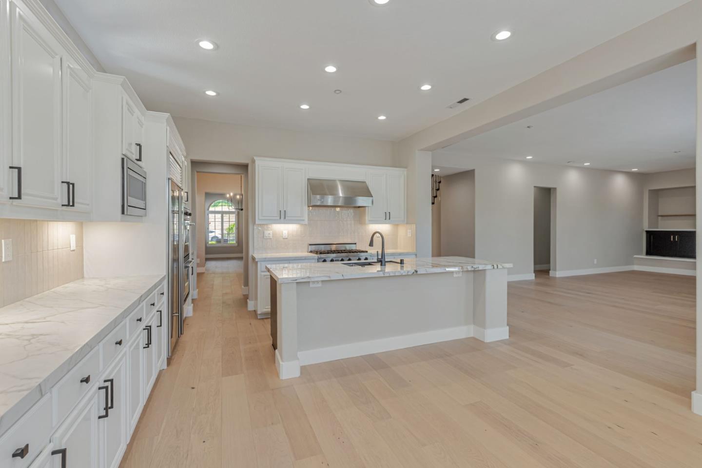 Detail Gallery Image 19 of 93 For 2892 Birkdale Ct, Gilroy,  CA 95020 - 5 Beds | 4/1 Baths