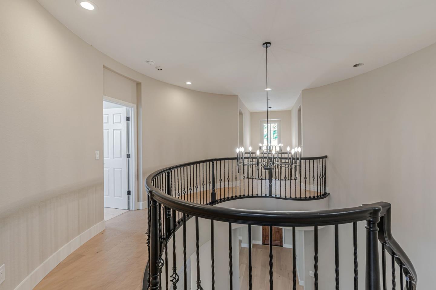 Detail Gallery Image 23 of 93 For 2892 Birkdale Ct, Gilroy,  CA 95020 - 5 Beds | 4/1 Baths