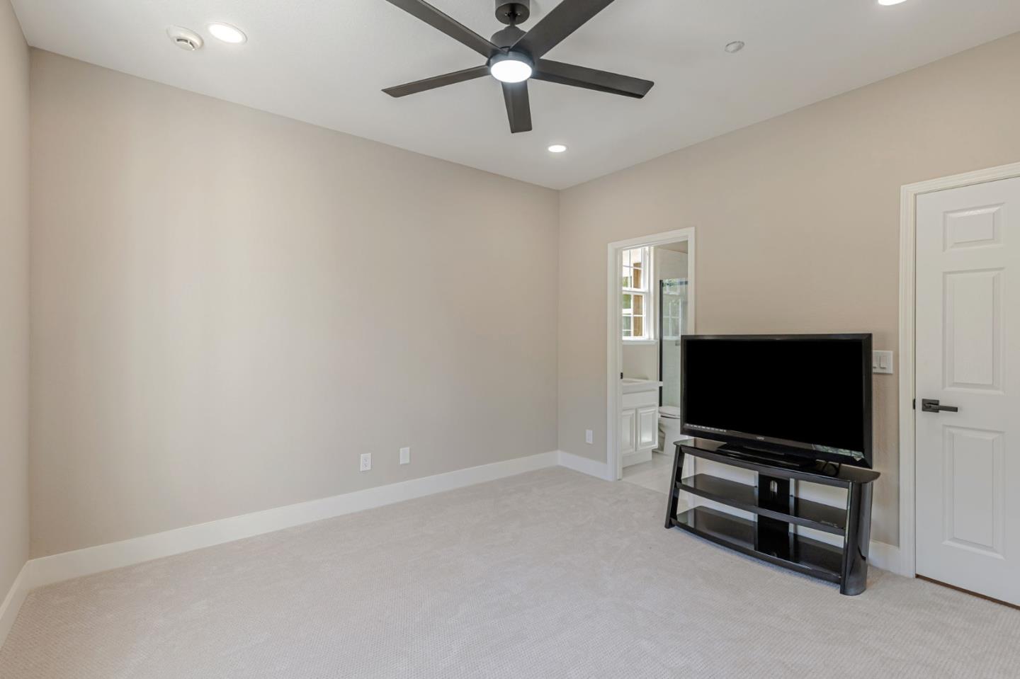 Detail Gallery Image 41 of 93 For 2892 Birkdale Ct, Gilroy,  CA 95020 - 5 Beds | 4/1 Baths