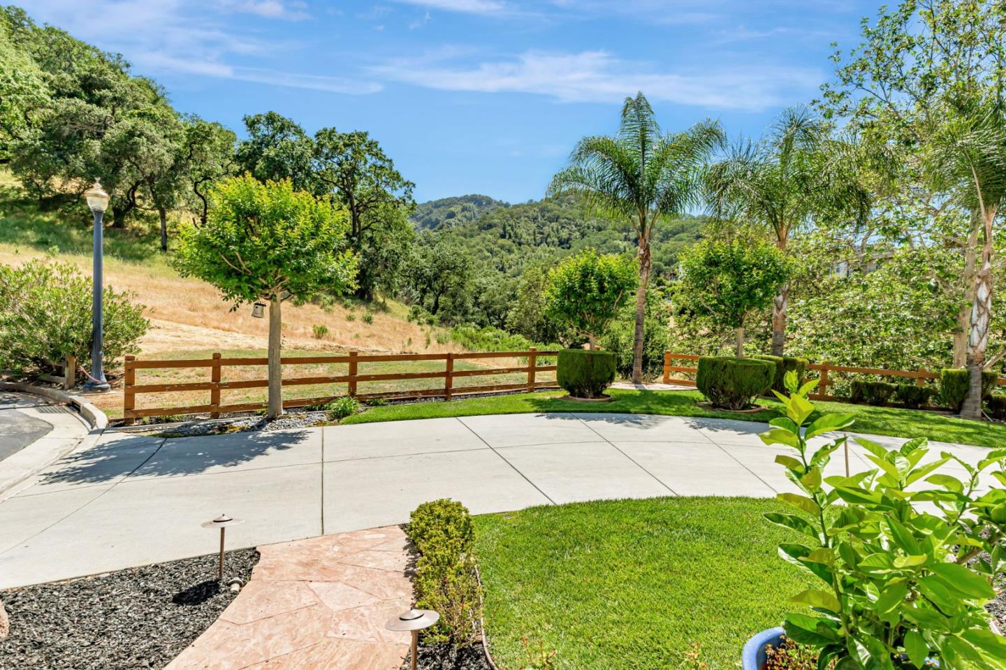 Detail Gallery Image 8 of 93 For 2892 Birkdale Ct, Gilroy,  CA 95020 - 5 Beds | 4/1 Baths