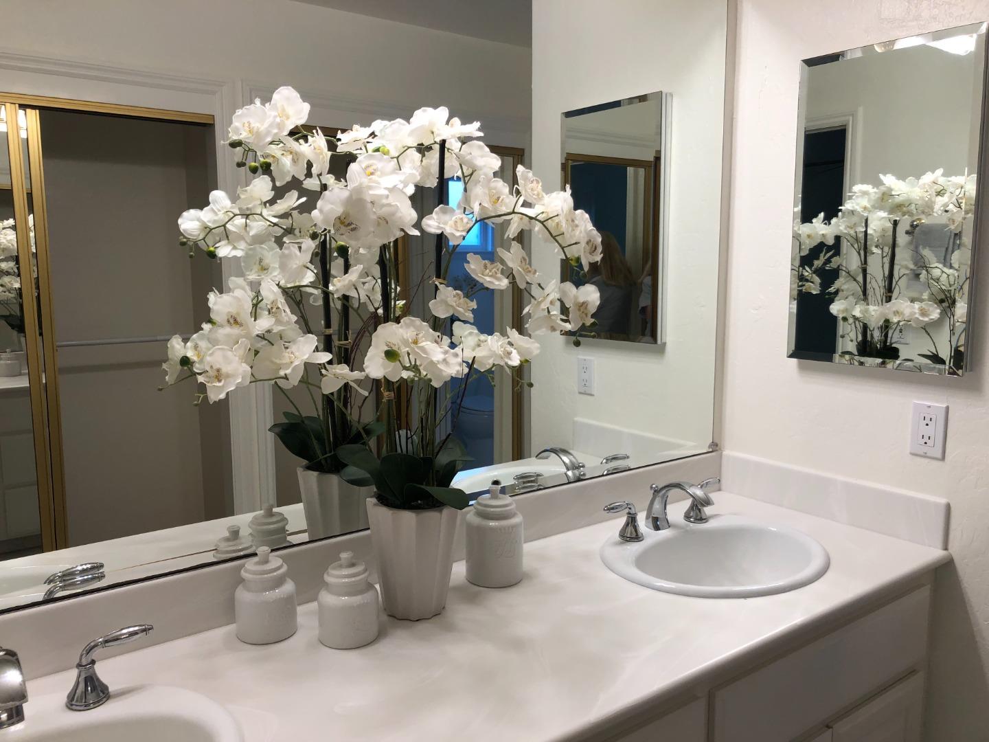 Detail Gallery Image 17 of 31 For 2272 Glenkirk Dr, San Jose,  CA 95124 - 4 Beds | 2/1 Baths