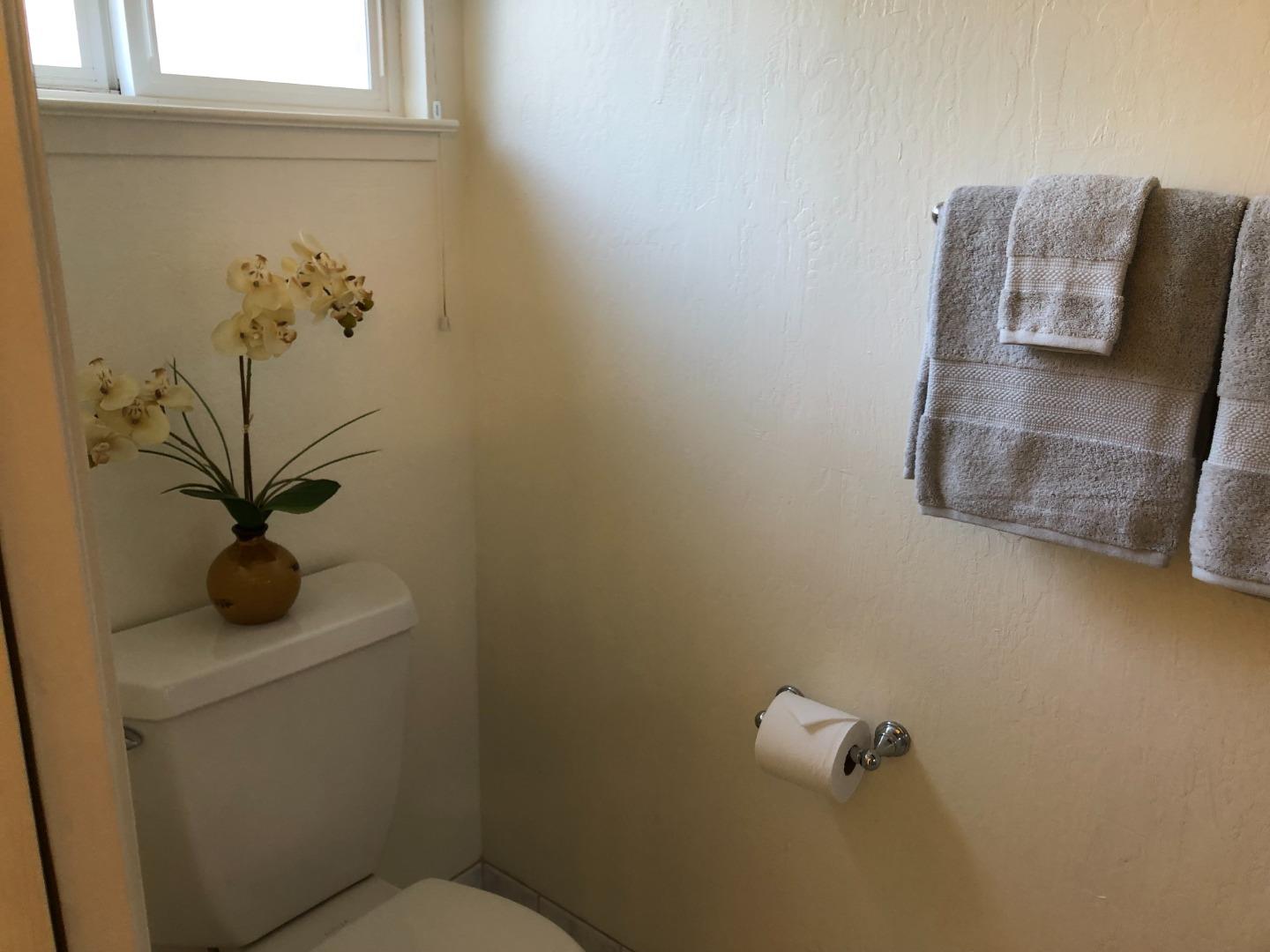 Detail Gallery Image 18 of 31 For 2272 Glenkirk Dr, San Jose,  CA 95124 - 4 Beds | 2/1 Baths