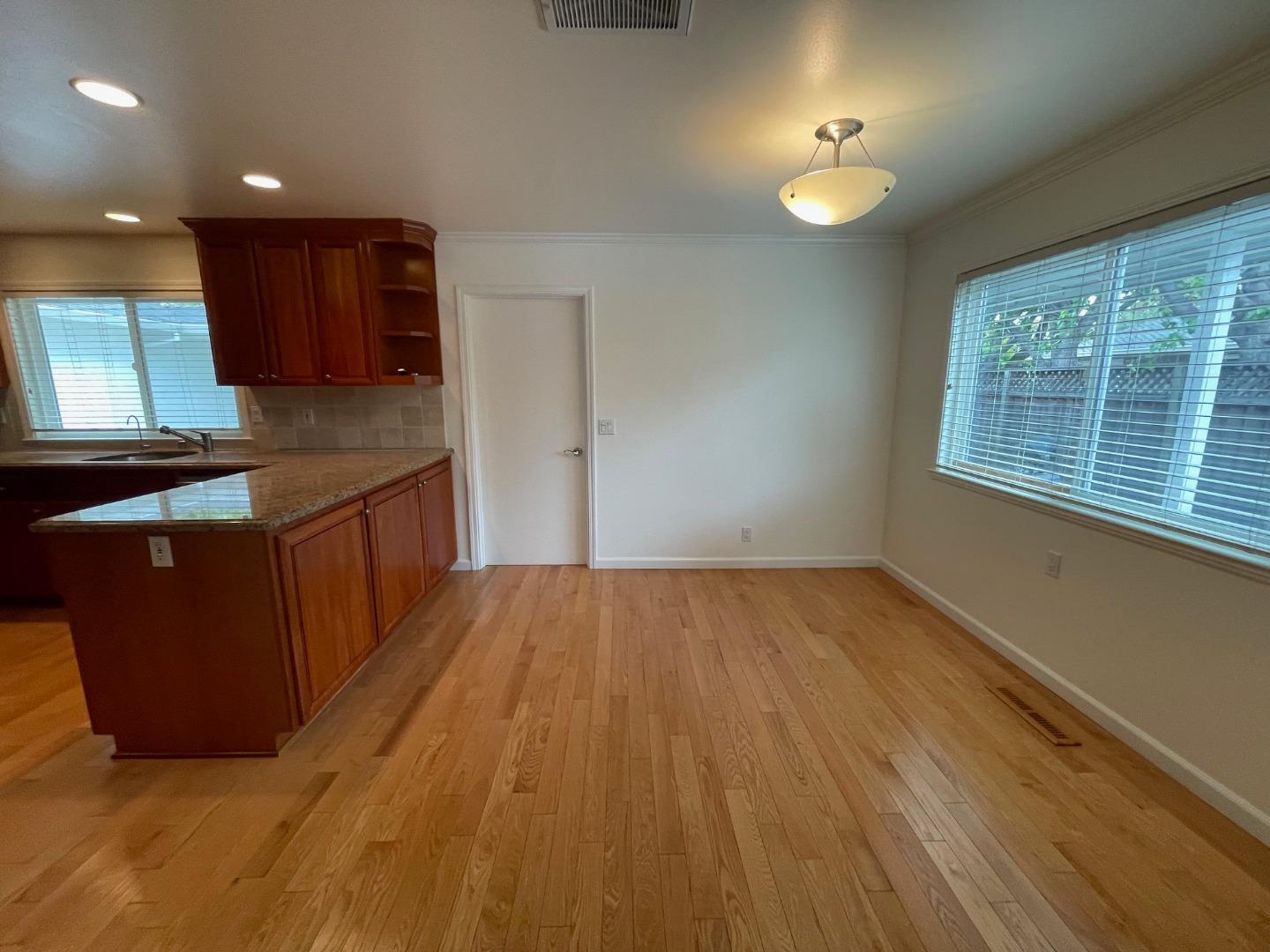 Detail Gallery Image 27 of 31 For 2272 Glenkirk Dr, San Jose,  CA 95124 - 4 Beds | 2/1 Baths