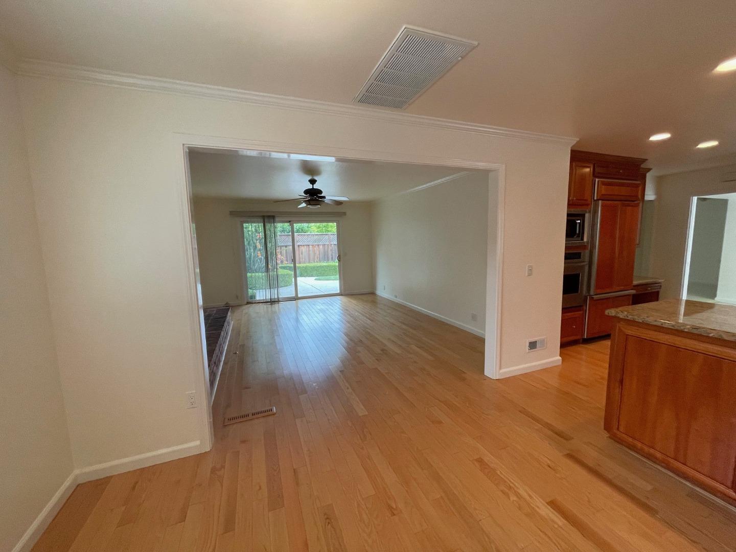 Detail Gallery Image 28 of 31 For 2272 Glenkirk Dr, San Jose,  CA 95124 - 4 Beds | 2/1 Baths