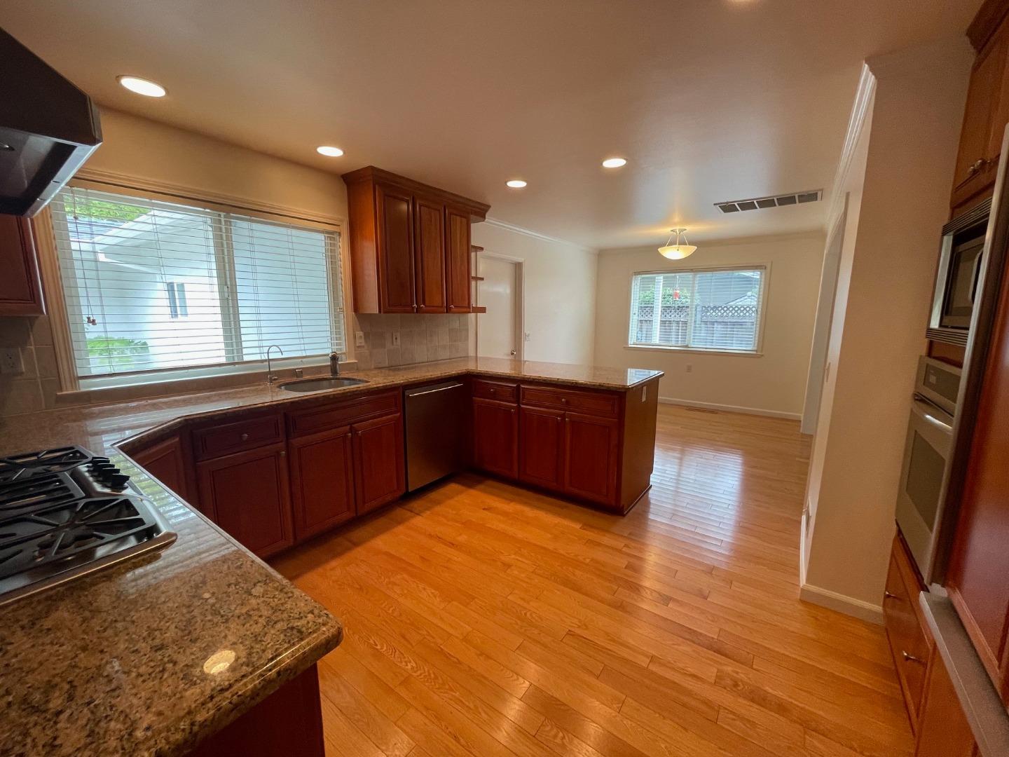 Detail Gallery Image 3 of 31 For 2272 Glenkirk Dr, San Jose,  CA 95124 - 4 Beds | 2/1 Baths
