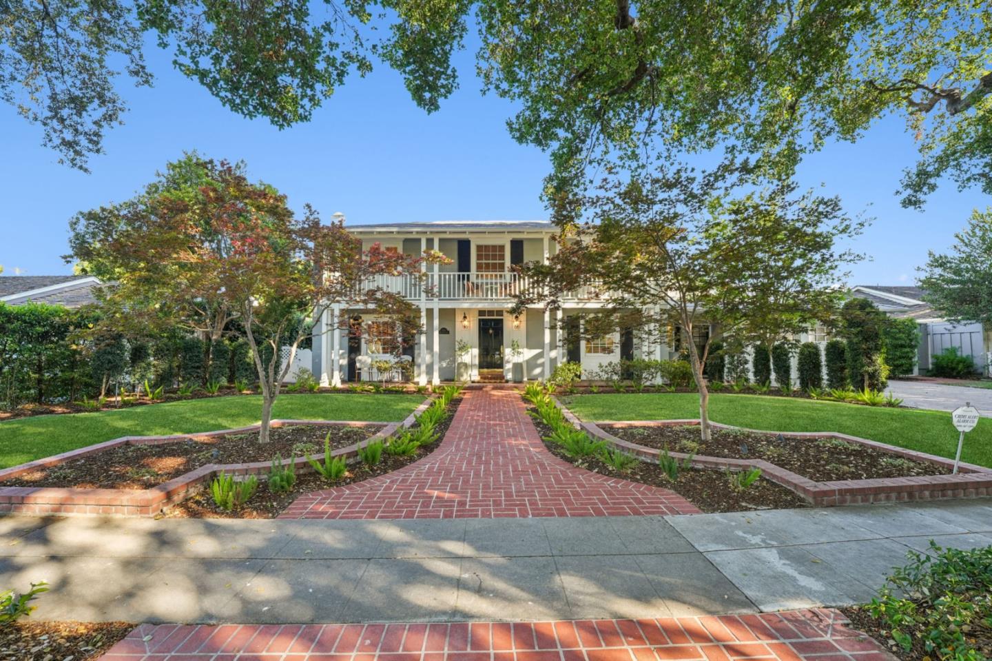 Detail Gallery Image 5 of 86 For 1714 Sweetbriar Dr, San Jose,  CA 95125 - 4 Beds | 2/1 Baths
